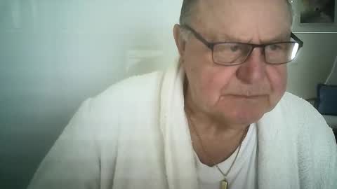 Snapshot of ahmole chatting on December 12, 1:39 pm Ole online show from December 12, 1:39 pm