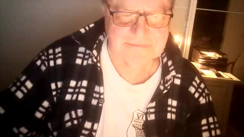 Snapshot of ahmole chatting on March 10, 12:28 am Ole online show from March 10, 12:28 am