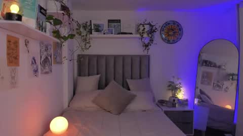 A H  online show from September 20, 2:47 am