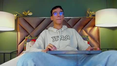 aiden_royce online show from December 4, 5:18 am