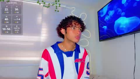 Aaron Winter online show from February 3, 7:29 pm