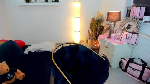 Aileen online show from February 17, 5:12 pm