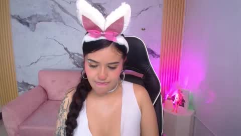 Snapshot of ailyn_ch1 chatting on October 21, 10:35 pm ailyn_ch1 online show from October 21, 10:35 pm