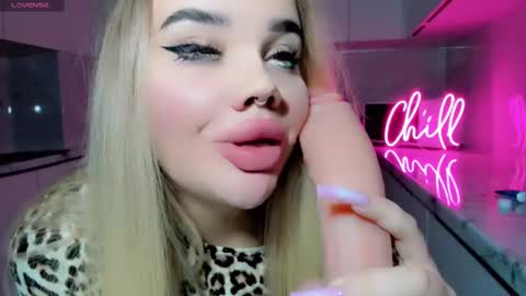 Aira online show from December 1, 6:10 pm