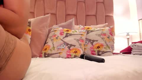 aisha  online show from January 11, 7:20 pm