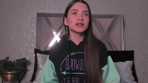 Snapshot of aitana_baker_ chatting on February 6, 12:04 pm little aitana  online show from February 6, 12:04 pm