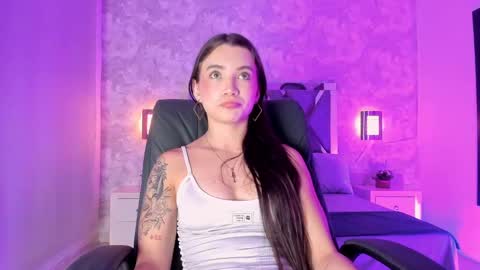 Snapshot of aitana_baker_ chatting on October 9, 4:51 am little aitana  online show from October 9, 4:51 am