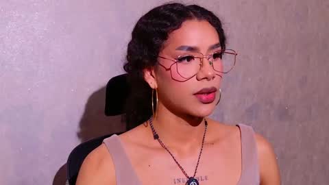 Queen Dumont   online show from February 8, 7:17 pm