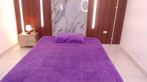 Snapshot of aixa_shaw chatting on October 2, 12:37 pm AIXA  online show from October 2, 12:37 pm