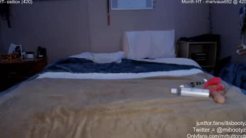 Snapshot of akabutt chatting on February 22, 2:39 am Alec online show from February 22, 2:39 am