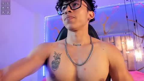 Snapshot of akazaboy chatting on September 15, 8:32 pm akazaboy online show from September 15, 8:32 pm