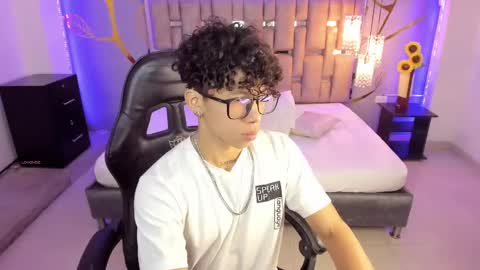 Snapshot of akazaboy chatting on March 2, 4:28 am akazaboy online show from March 2, 4:28 am