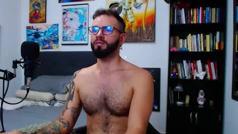 Snapshot of akiles_r chatting on October 7, 10:50 pm akiles online show from October 7, 10:50 pm