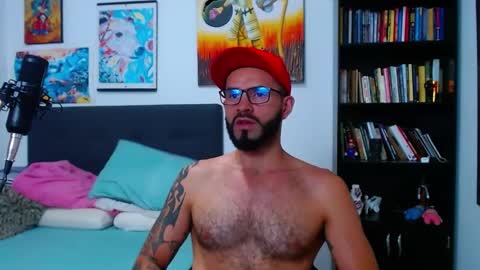 Snapshot of akiles_r chatting on March 5, 1:31 am akiles online show from March 5, 1:31 am