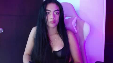 Snapshot of alahia_sweet_official chatting on October 22, 8:54 pm Alahia sweet official online show from October 22, 8:54 pm