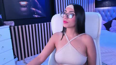 Alaia Alegria online show from December 17, 7:09 pm