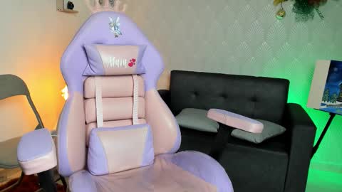 Alaia online show from December 16, 11:33 pm