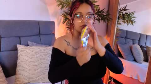 alaiaaddict online show from February 2, 7:32 pm