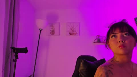   online show from April 21, 10:22 am