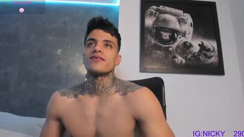 alan_morrys online show from February 22, 3:45 am