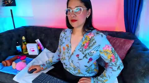 Alana  online show from December 17, 8:04 pm