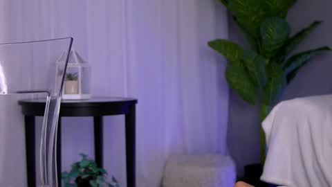 AlanaReign online show from July 12, 10:40 am