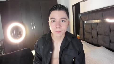 alanblack1 online show from February 12, 2:20 pm