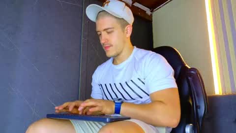 Alan Ferrer online show from May 9, 11:16 am