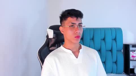 alannaughty_ online show from February 12, 4:01 am