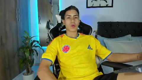 alannaughty_ online show from June 11, 9:13 pm