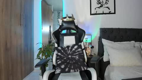 alannaughty_ online show from March 20, 5:01 am