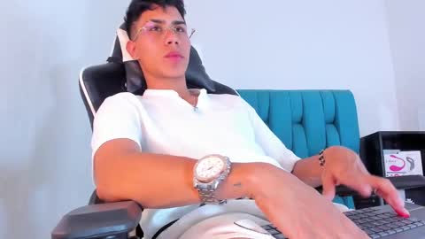 alannaughty_ online show from February 10, 9:58 pm