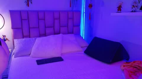 albaandthayron online show from April 10, 12:21 pm