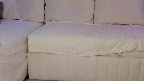 aleja_r01 online show from April 14, 7:39 pm