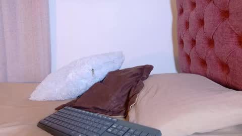 alejandra_dunn1 online show from March 22, 7:40 pm