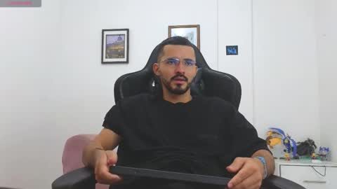 alejandroo_7 online show from January 9, 6:46 pm