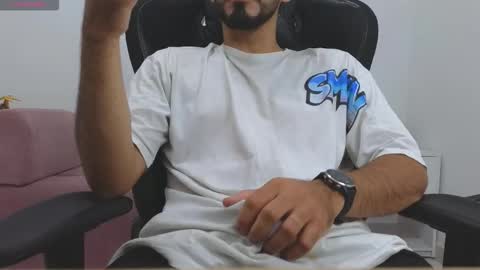 alejandroo_7 online show from October 21, 3:38 pm