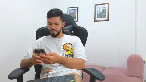 alejandroo_7 online show from February 1, 11:06 pm