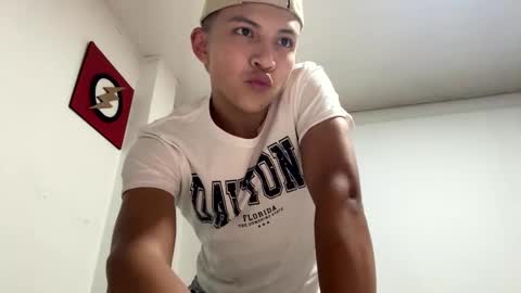 alejo__twinkboy online show from January 22, 9:32 pm