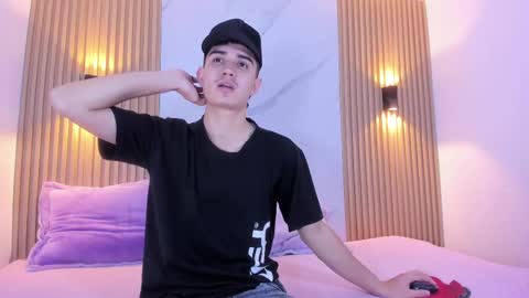 alejo_gray1 online show from November 5, 3:08 am