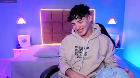 ALejoo Saenz online show from February 18, 8:03 am