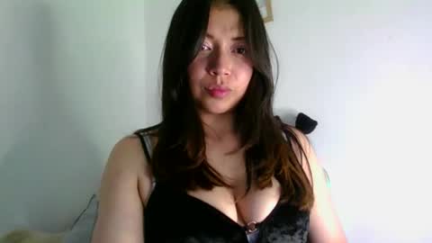 QUEEN OFF MILk  IM BACK  15 NOV online show from April 7, 8:55 pm