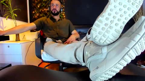 ALESSANDRO  WYE online show from February 3, 8:29 am