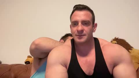 Snapshot of alessandrobuilder chatting on March 7, 11:05 pm Alessandrobuilder online show from March 7, 11:05 pm