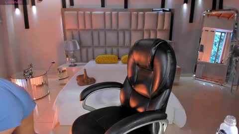ALESSA ROMERO  online show from May 20, 8:26 pm