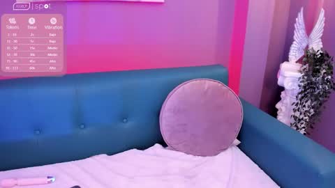 alessiia__ online show from February 3, 6:40 am