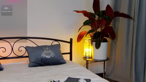 Emi online show from September 10, 8:32 pm