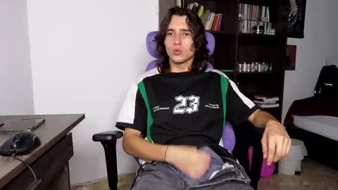 alex_connorr online show from September 19, 4:05 am