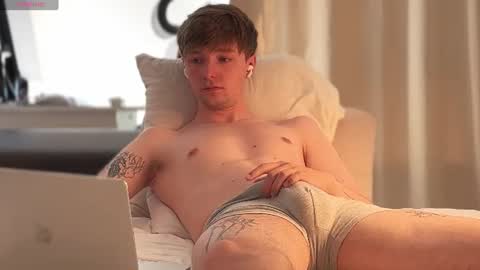 alex_schafer online show from June 25, 4:31 am