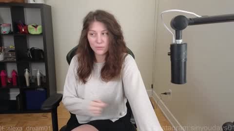 dont be afraid to click social media link its  working  just click on that  online show from December 22, 10:16 pm